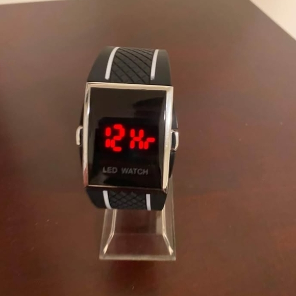 LED Digital Black Watch - Picture 4 of 5